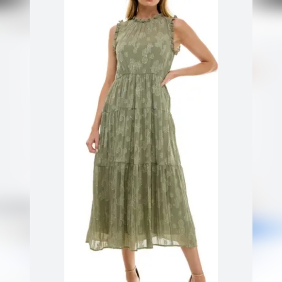 Socialite Dresses & Skirts - SOCIALITE NWT FLORAL JACQUARD TIERED SLEEVELESS DRESS SZ LARGE